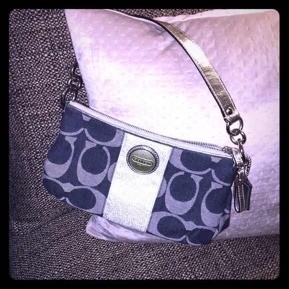 Coach Handbags - Like New Coach Navy and Silver Purse 👛💙